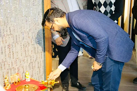 Lighting the lamp, Greenlam showroom