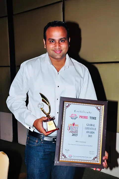 Ar. Mayank Jain with the Global Lifestyle Award