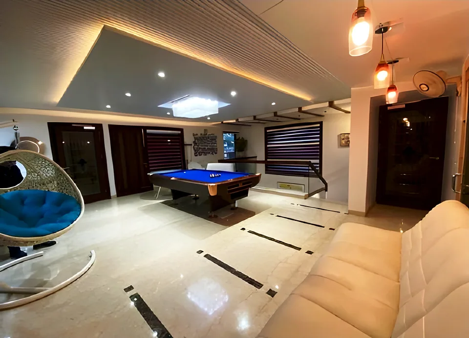 Second-floor lobby with pool table