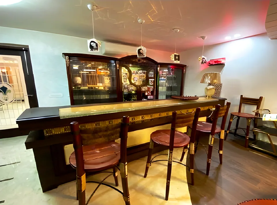 Bar room