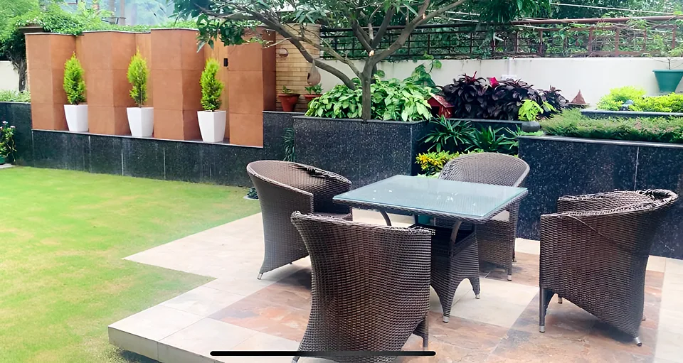 Landscapes & Lawns